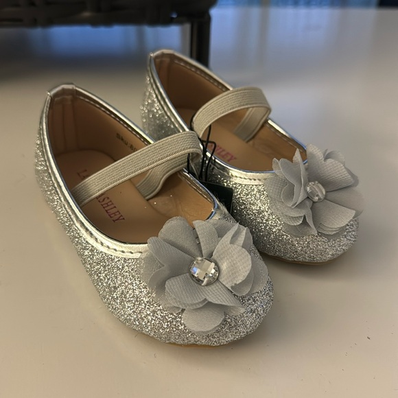 LAURA ASHLEY - NWT Toddler Girls Sparkle Glitter Dress Shoes - size 4 - Picture 1 of 6